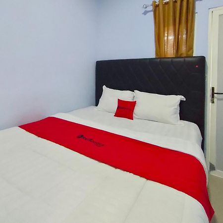 ホテル Reddoorz Syariah Near Stasiun Wates Wates  エクステリア 写真