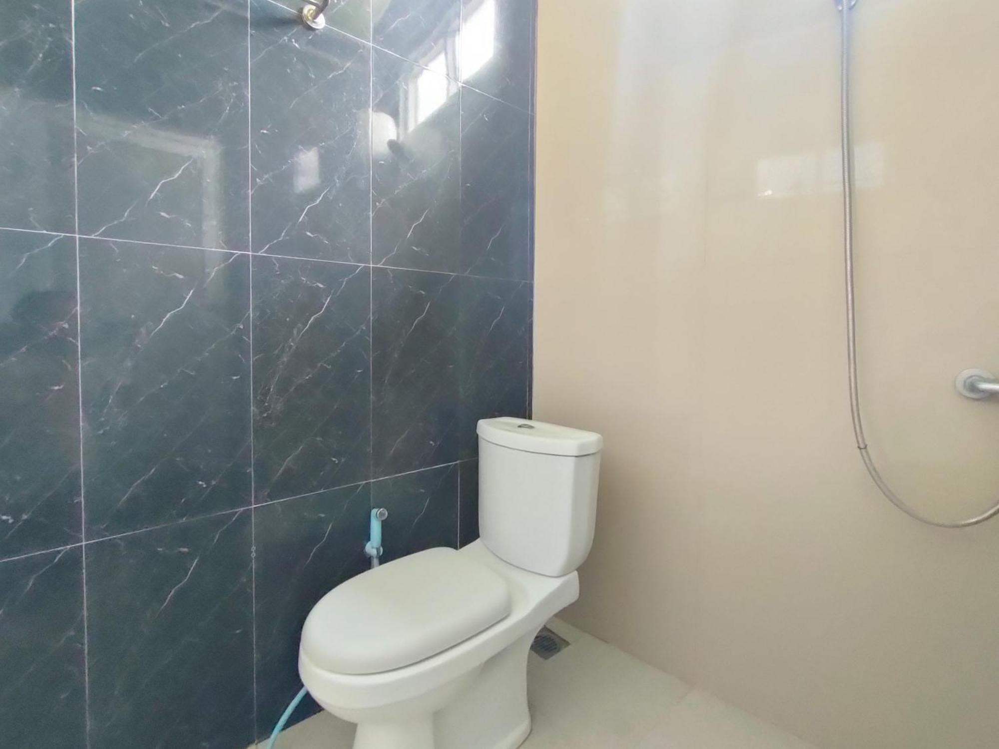 ホテル Reddoorz Syariah Near Stasiun Wates Wates  エクステリア 写真