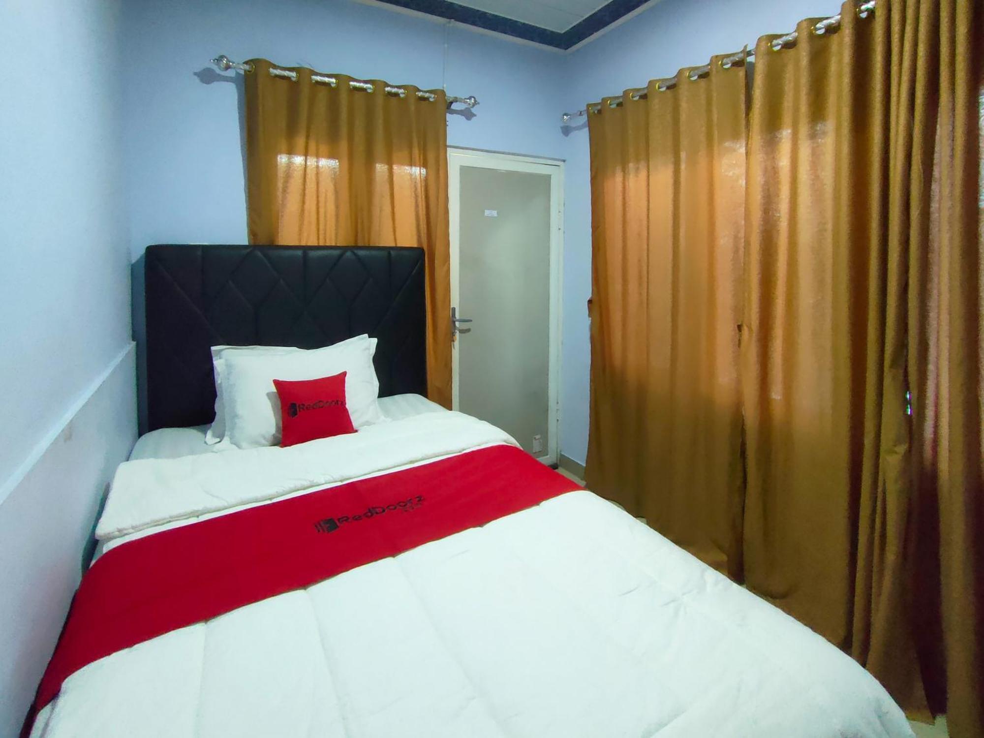 ホテル Reddoorz Syariah Near Stasiun Wates Wates  エクステリア 写真
