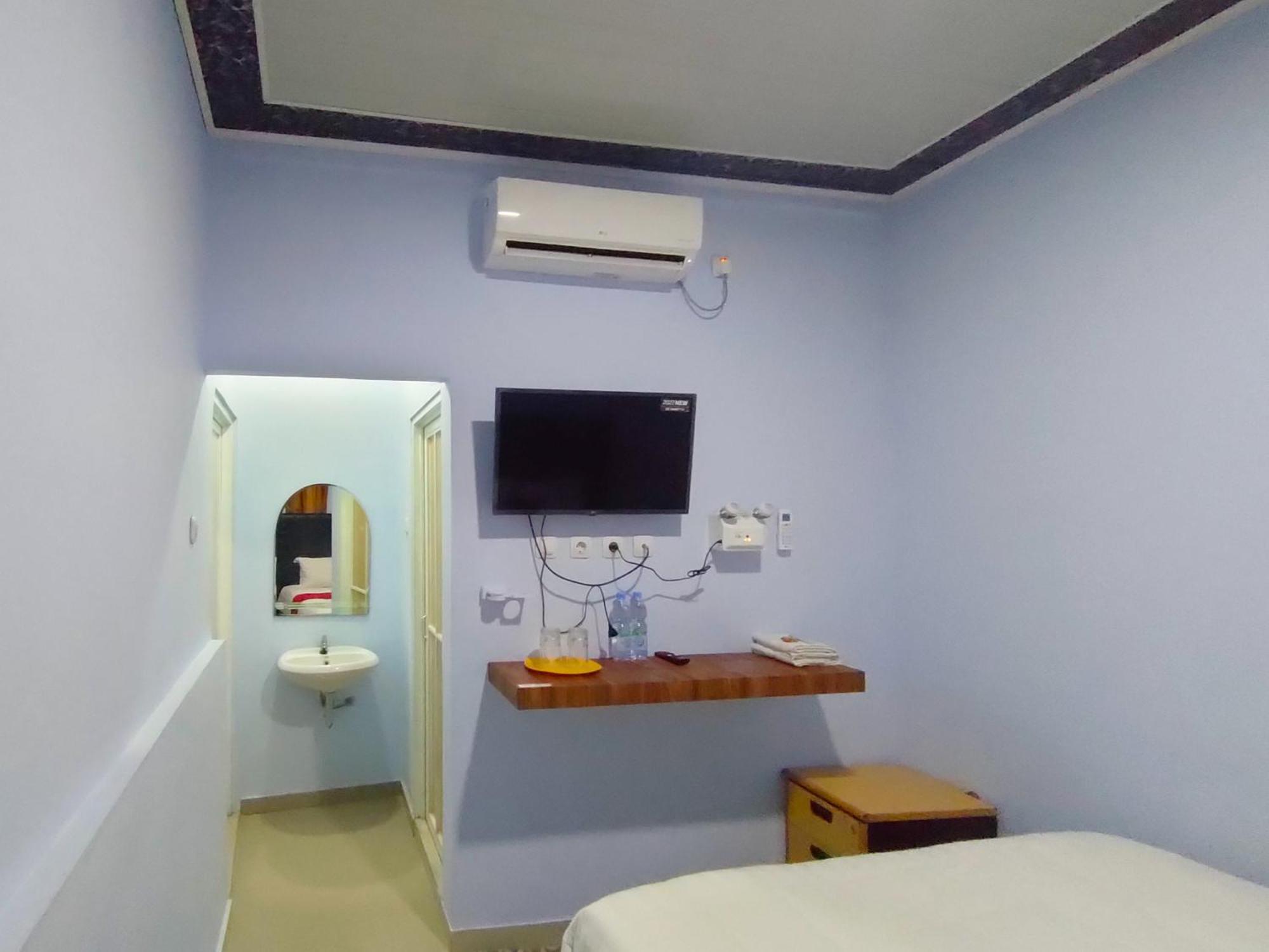 ホテル Reddoorz Syariah Near Stasiun Wates Wates  エクステリア 写真