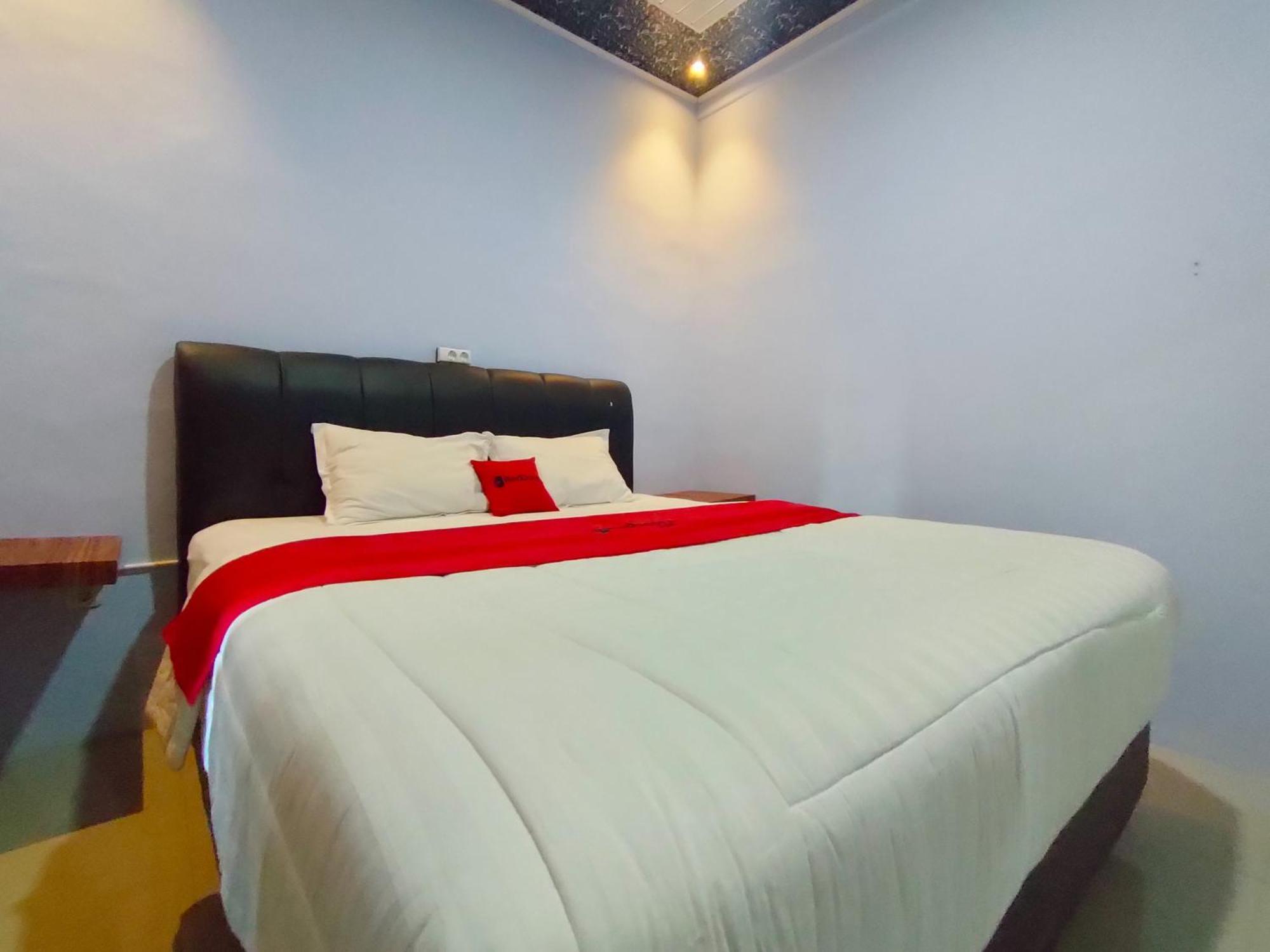 ホテル Reddoorz Syariah Near Stasiun Wates Wates  エクステリア 写真