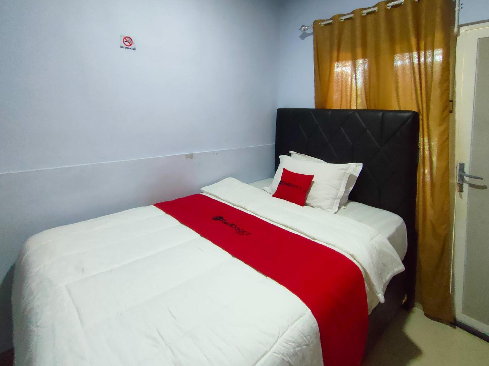 ホテル Reddoorz Syariah Near Stasiun Wates Wates  エクステリア 写真