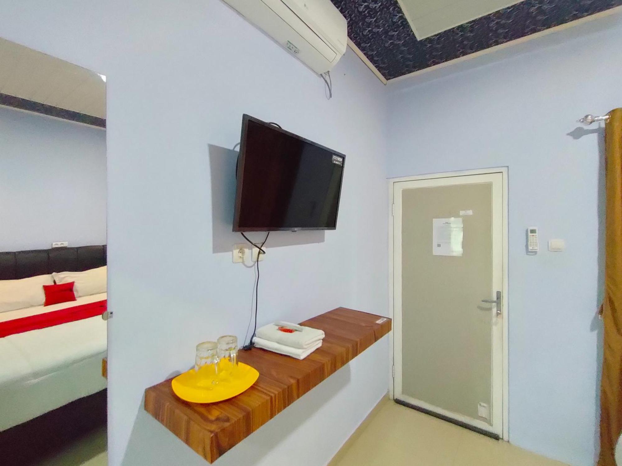 ホテル Reddoorz Syariah Near Stasiun Wates Wates  エクステリア 写真
