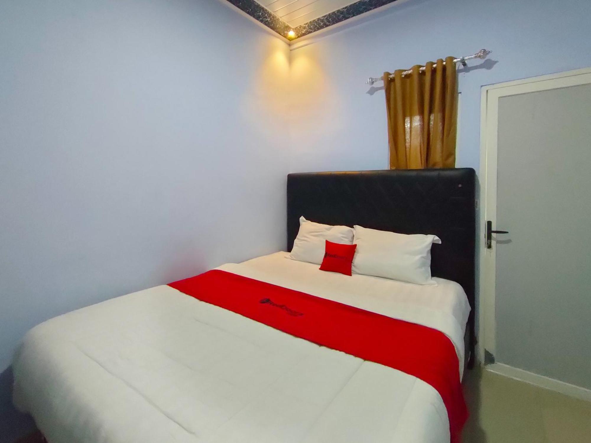 ホテル Reddoorz Syariah Near Stasiun Wates Wates  エクステリア 写真