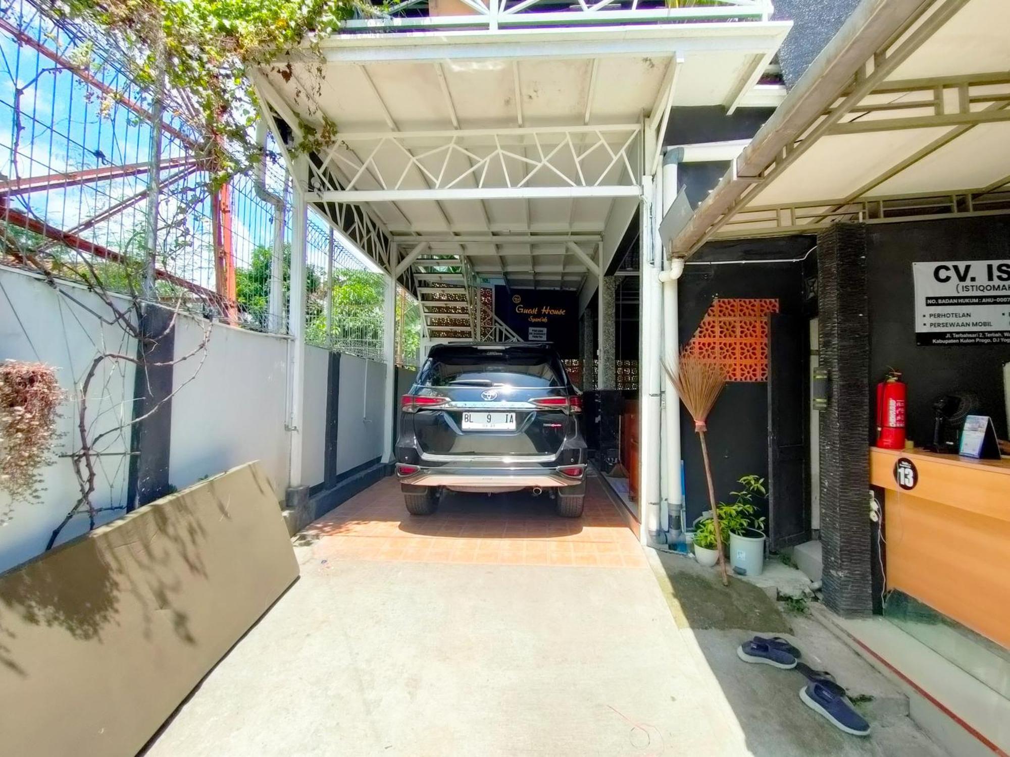 ホテル Reddoorz Syariah Near Stasiun Wates Wates  エクステリア 写真
