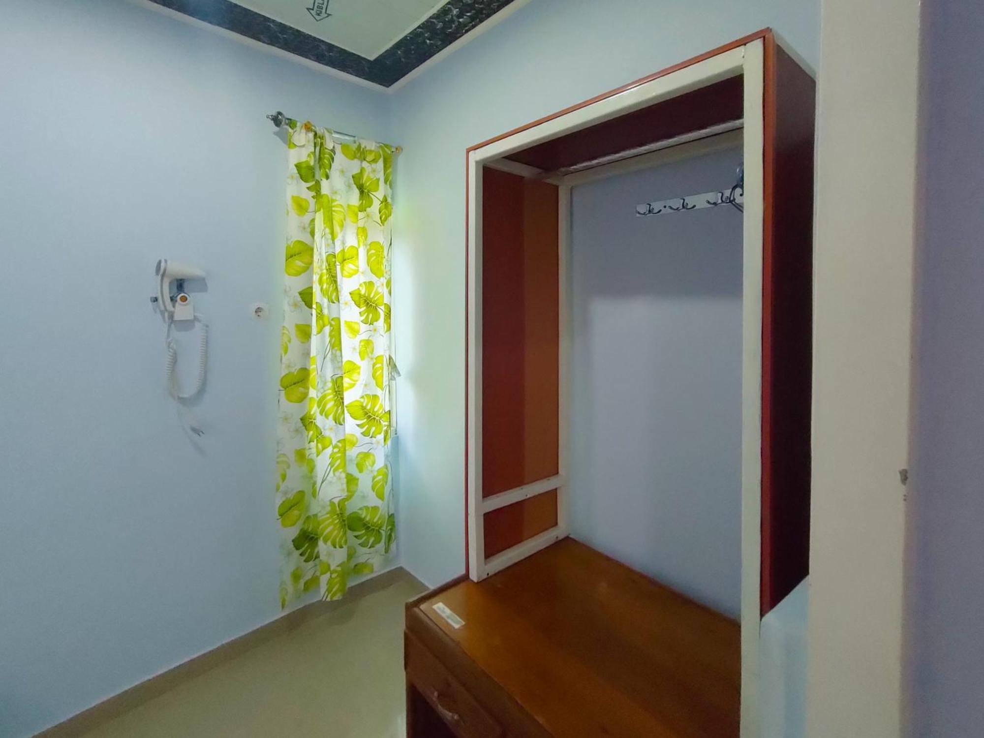 ホテル Reddoorz Syariah Near Stasiun Wates Wates  エクステリア 写真