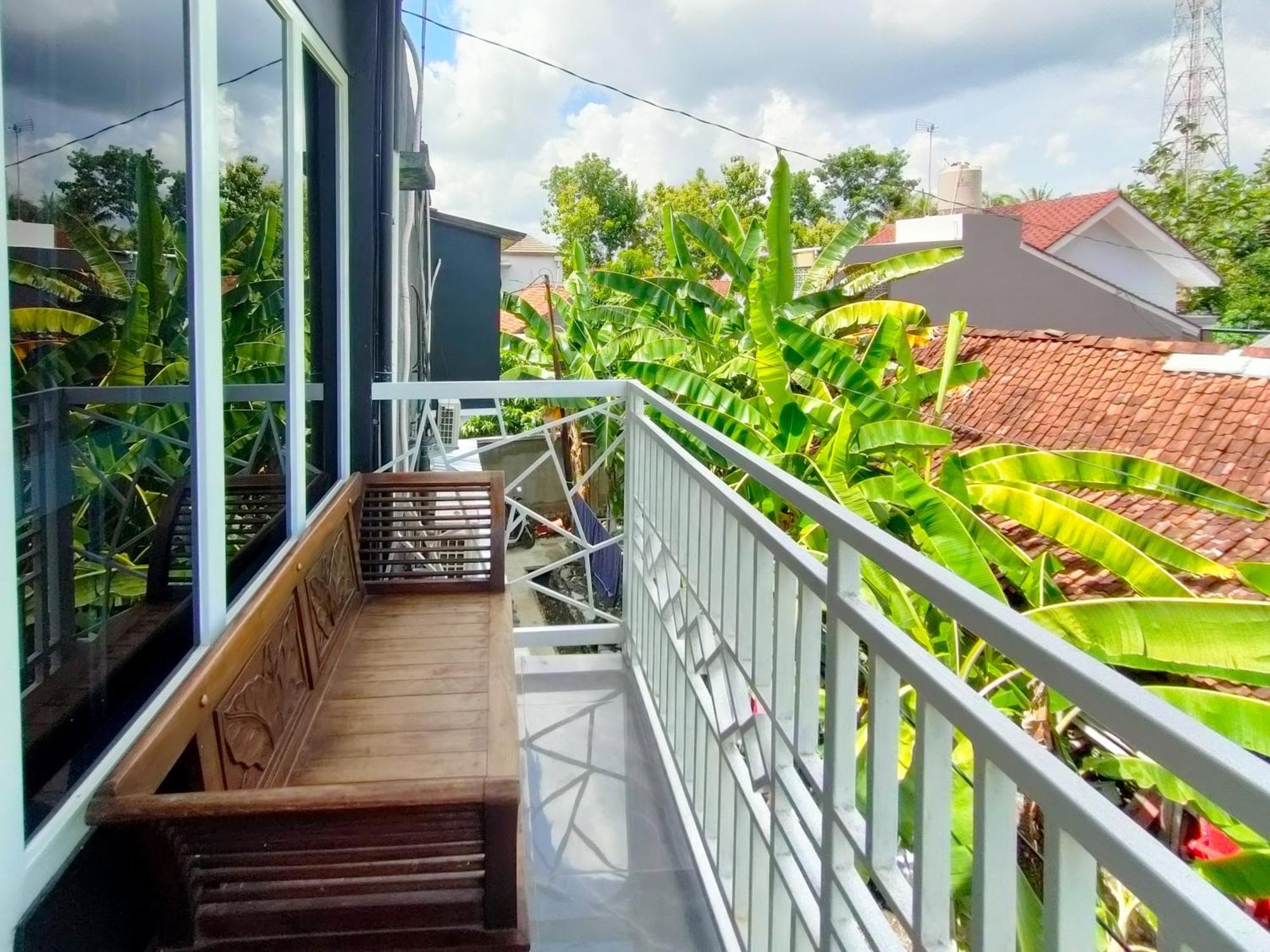 ホテル Reddoorz Syariah Near Stasiun Wates Wates  エクステリア 写真